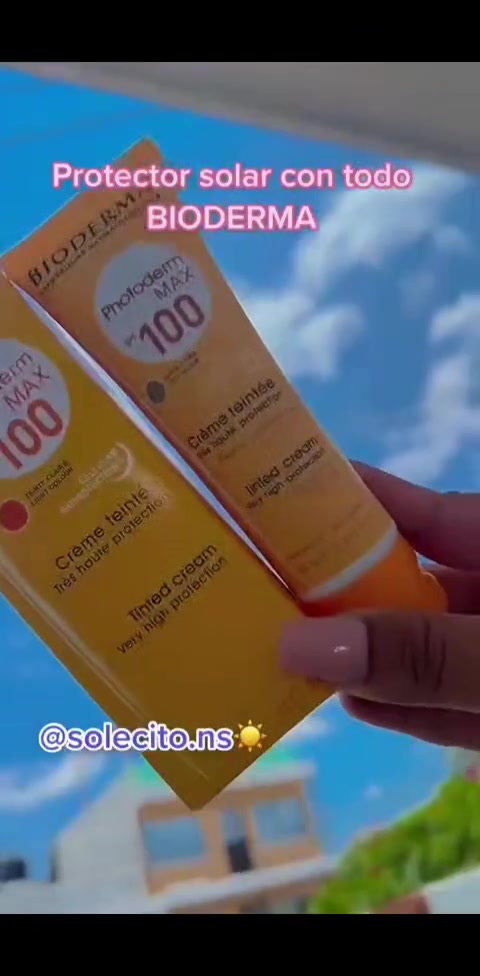 �BIODERMA (Photoderm Max 100 SPF)�Teinte Claire
هو كريم حماية شمسية مصمم للبشرة الحساسة، ويوفر حماية عالية جدًا ضد أشعة الشمس. واقي شمس من بايوديرما ��
صناعة فرنسية �� 
� يعطي حماية فائقة من أشعة الشمس للبشرة الحساسة والدهنية والمختلطة تجاه أشعة الشمس و البشرة الفاتحة التي تعاني من النمش والتي تتعرض لأشعة الشمس القوية
� يحتوي على مجموعة فيتامينات التي تعطي للبشرة النضارة وتقاوم شيخوخة الجلد المبكرة .
� لا يترك طبقة دهنية أو آثار بيضاء 
� مقاوم للماء و يبقى فعالاً لفترة طويلة ولا يسبب ظهور البثور
�يحتوي على نسبة كريم اساس طبية وامنة على البشرة�

#الاصلي المنشأ فرنسا ��


**إذا كنت صاحب هذا الإعلان وتريد حذفه لأي سبب، رجاءا أرسل رسالة إلى الدعم الفني**