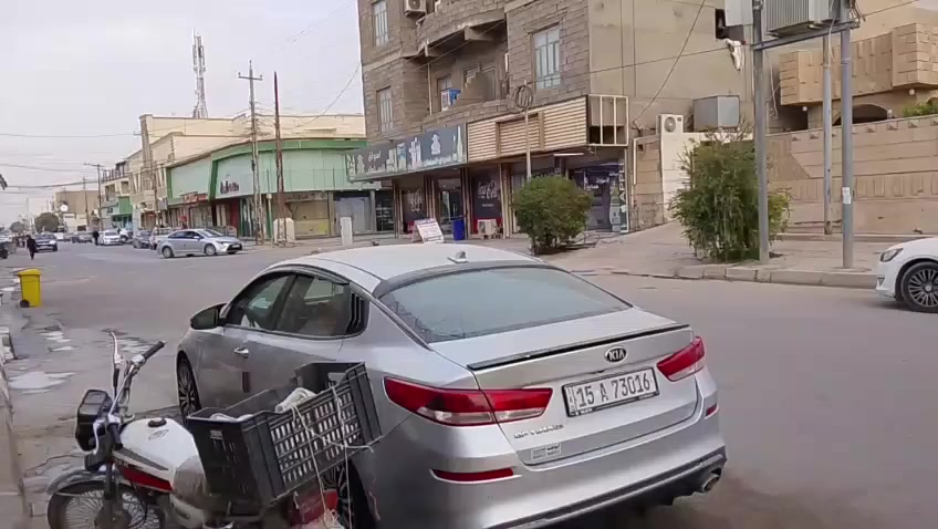 اعلان متوفر بيت للايجار في منطقة حي الضباط طابق ارضي 
 على شارع مباشر يتكون من كلدور واستقبال ومطبخ وصالة وغرفتين نوم ومجموع حمامات كراج ايجارة 400الف للاستفسار ***********
