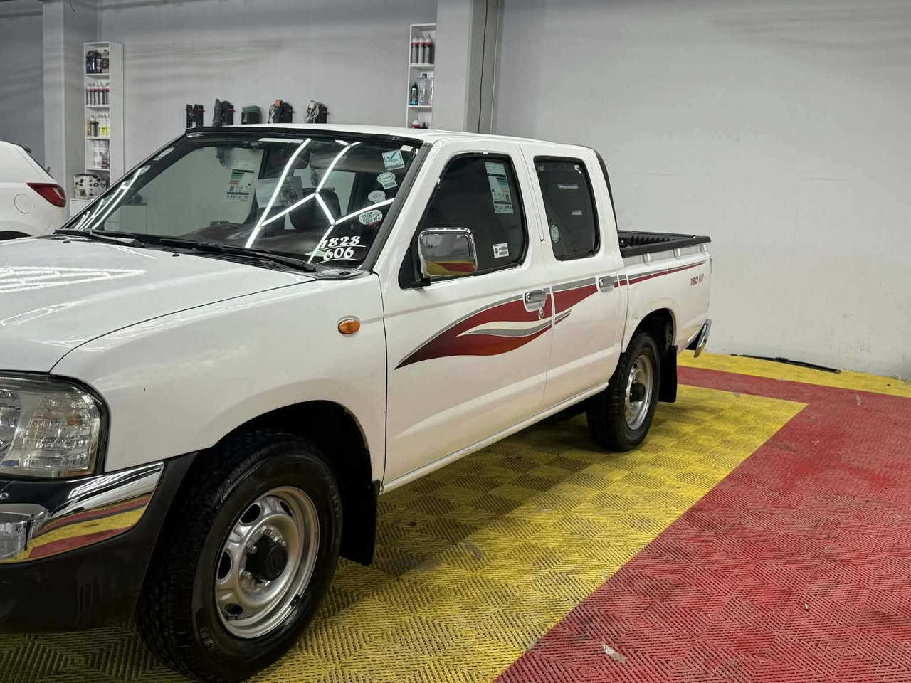 ‎نمونەیە لە جوانی لـۆکک🔥.
‎بــــــــۆفـــــــــرۆشـــــتن 📢.
‎سەیارەکە ساخە مزایدەیە بەناوی خۆمانەوەیە👑.
‎لــــۆۆۆۆۆۆۆۆک وەک شەریکە ماوەتۆ 📦📦.
‎سەیـەرەکە ماڵی دۆستە یەک دینار مەسرەفی تیا نەماوە سەقفـی شوشە نەبێ نەتەوێ
‎گێـڕ و مەکینەی وەشەرت  
‎لەڕاستی جوانترە نەک بڵێی بەس ڕەسمە
‎تـایەو ویـلی لۆکککک🛞🛞. 
‎ناو دەرەوەی لۆکە ماشاللە
‎عام بۆیاخە لەسەر ساخی  
‎زەمانی هەموو شتێکی ئەکەم👍🏻👌🏻.
‎مەکینەو گێڕی وەشەرتە تەبریدی سارد و گەرم جایزە
‎سەیارەکە مۆدێلی (2007)یە 
‎سەیارەی مەعرەز نیە ماڵی دۆستە
‎بەدوای عەیبا مەگەڕێ ڕۆن و پاتری تایەو ویلی هەردوو جامی هەڵگیراوە هەمموی جایزە  
‎یەک تەقەو ڕەقەی تیا نیە برێکی مەسبووته کەمێ مەجالی برایانەشی تیایە
‎لە  کەلارە
‎ئەوە ڕەقەمەکەمە یان ئەدم بۆ بنێرە لە خزمەتام موشتەری نیت سەری خۆت و منیش مەهێشێنە
***********
