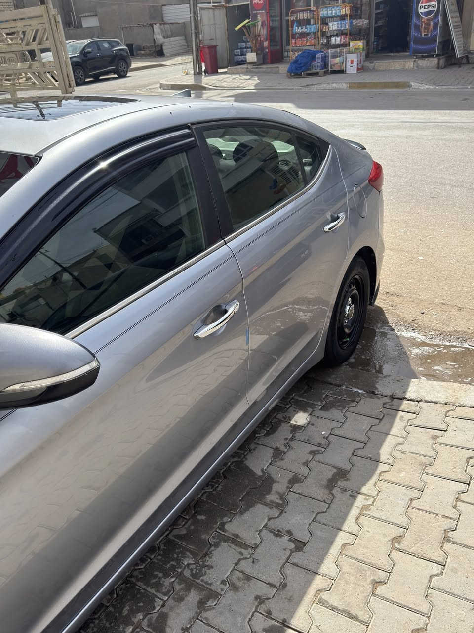 النترا موديل 2017 لمتدد فول مواصفات واحد على واحد وارد امريكي بدون ضربه اختصرت الكلام الك كله بالصور وكلشي مذكور عندك ماشيه 157ميل وقابل للزياده ويلها بلادي رياضي 17 موجود السعر 128 وبيها مجال للشراي وتحياتي للجميع الاتصال *********** واتساب متوفر العنوان بغداد  والله يرزق الجميع يارب
