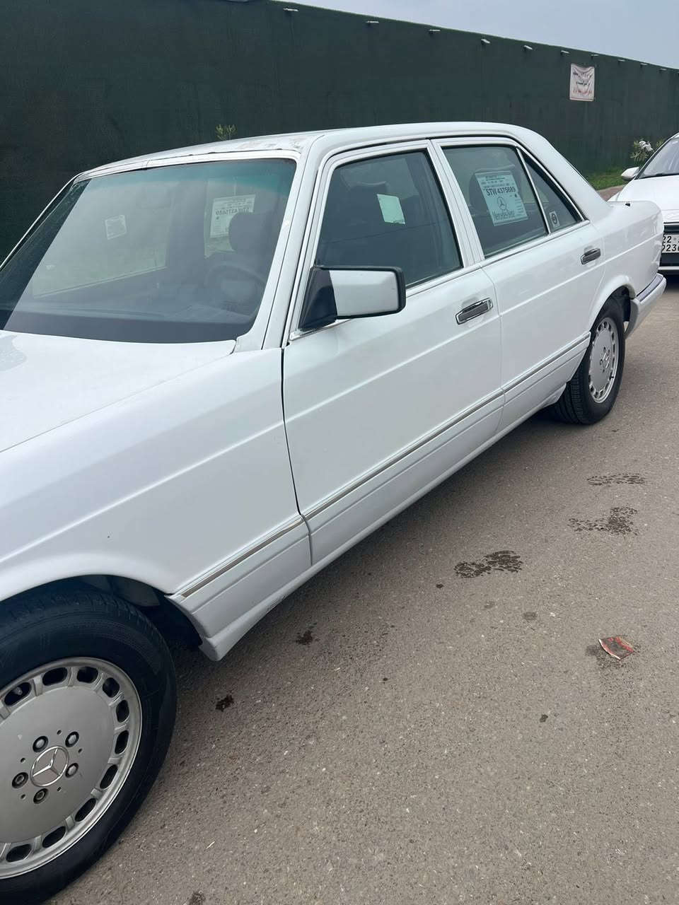 سلام عليكم 
سياره مارسدس جانبو موديل 1989
فول مواصفات 
مكفوله كفاله عامه من الضربه 
فقط صبغ جماليه
كير ومحرك كفاله 
تخم تاير جديد 
كشنات جلد بلادي 
كشنات كهرباء 
صدر امامي خلفي جديد
تبريد ثلج
رقم بغداد بسمي 
مكان السيارة بغداد البلديات 
السعر 80 وبيه مجال 
***********
