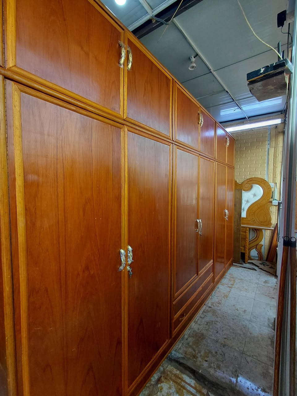 غرفه نوم ام السته طابقين داخل وخارج صاج خمسه ملم عنوانه كوت حي الجهاد شارع النجارين نجارة ومعرض الحجامي الاتصال او مراسلة الصفحه سعره مع الشد والنقل علينه داخل الكوت ***********
