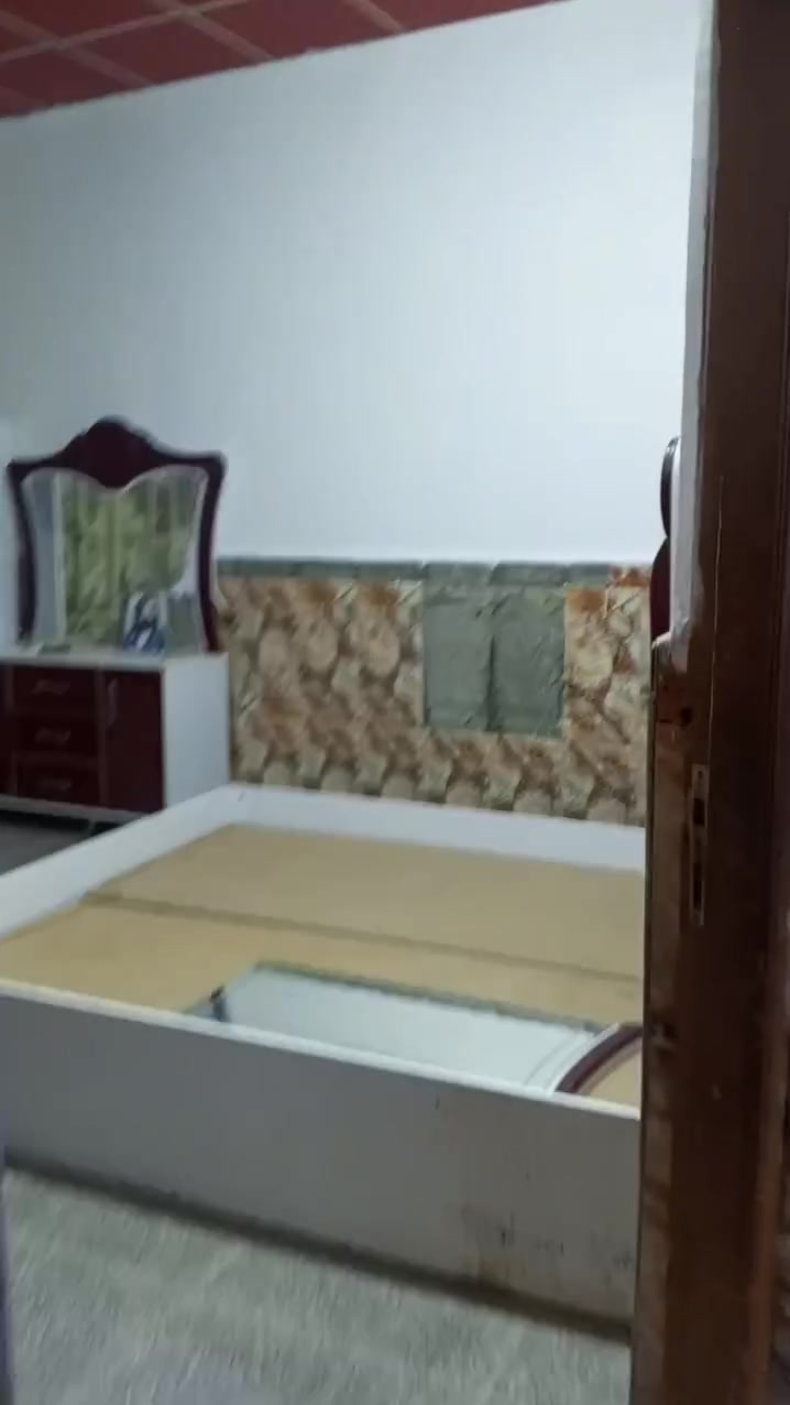 للبيع غرفه نوم تركيه نظيفه وجديده ملاحظات بسيطة بيه سعرها مناسب 
***********
