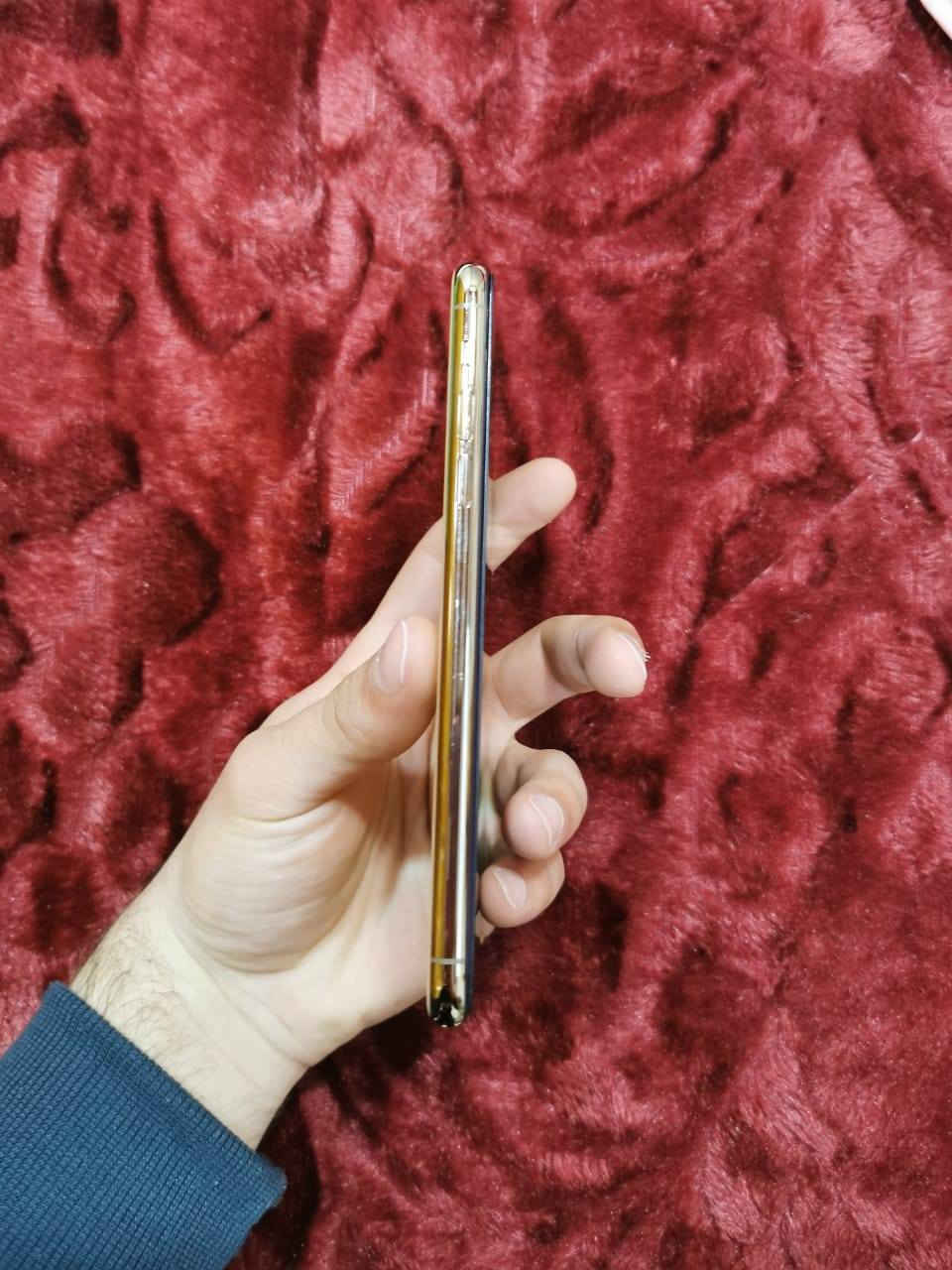 ايفون 11 برو ماكس بلادي 
نظيف جدا 
ذاكره 64
بطارية 79 بلادي 
نموذج M/J نسخة اليابان 
مكاني موصل ايسر
***********
