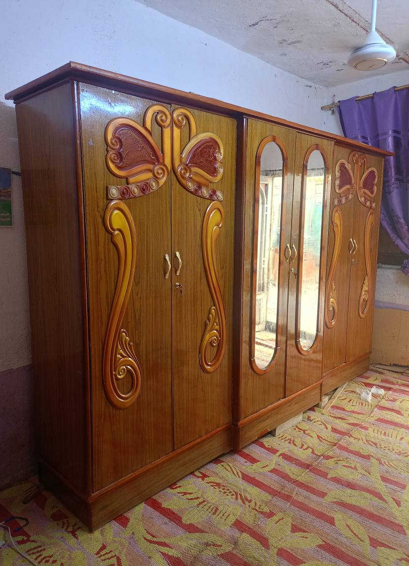 غرفه كامله تخت موجود بيها بس عوزه تاج مال جوربايه نضيفه سعر 375 العنوان العمارات الملح مقابيل حي الخضراء قرب مدرسه رقيه الانصاري جامع الصدرين*********** عمارة, ميسان
