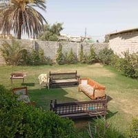 قطعة ارض مساحة 400 متر مع ثلاث محلات للبيع العنوان الراشدية غرب البحير...