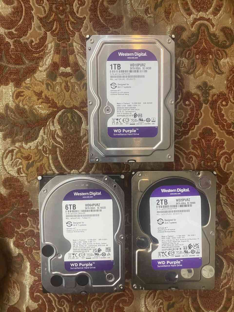 السلام عليكم للبيع هاردات
هارد 1تيرا 

هارد 2تيرا 

هارد 6تيرا  

(((((كلهن شغالات افحص واخذ)))))

للبيع يو بي اس WB اصلي استخدام قليل 120 واط 

للبيع ان في ار 4K 32 كاميرا 

للاستفسار ***********
