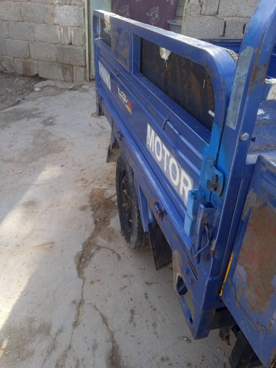 سلام عليكم ستوته للبيع موديل 2020 مكينة 2023 حي عسكري 16افران الولوه *********** سعر 1800 وبيه مجال قليل
