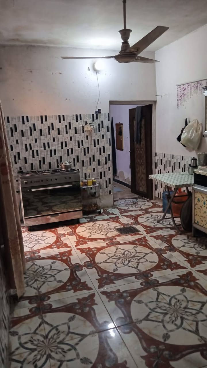 بيت 100متر البيع الواجهه5ونزال20 السعر خاص
العبيدي شارع الشريط رقم *********** وبي واتساب
