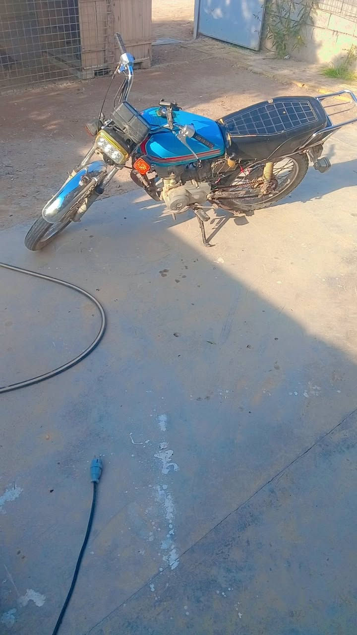 سلام عليكم دراجه أرشه 4كير لبيع محرك مكفول كفاله عامه كشر حلو شاصي مكفول من كسر او لحيم دراجه اصوليه مدفوعه كمرك كهربيات كلها شغله نص هندر تشتغل مكاني بغداد قريب على بسمايه سعرها 375وببها مجال 
دراجه حلوه تخبل التفاصيل اكثر نتصل على الرقم خاص ماكو ***********a
