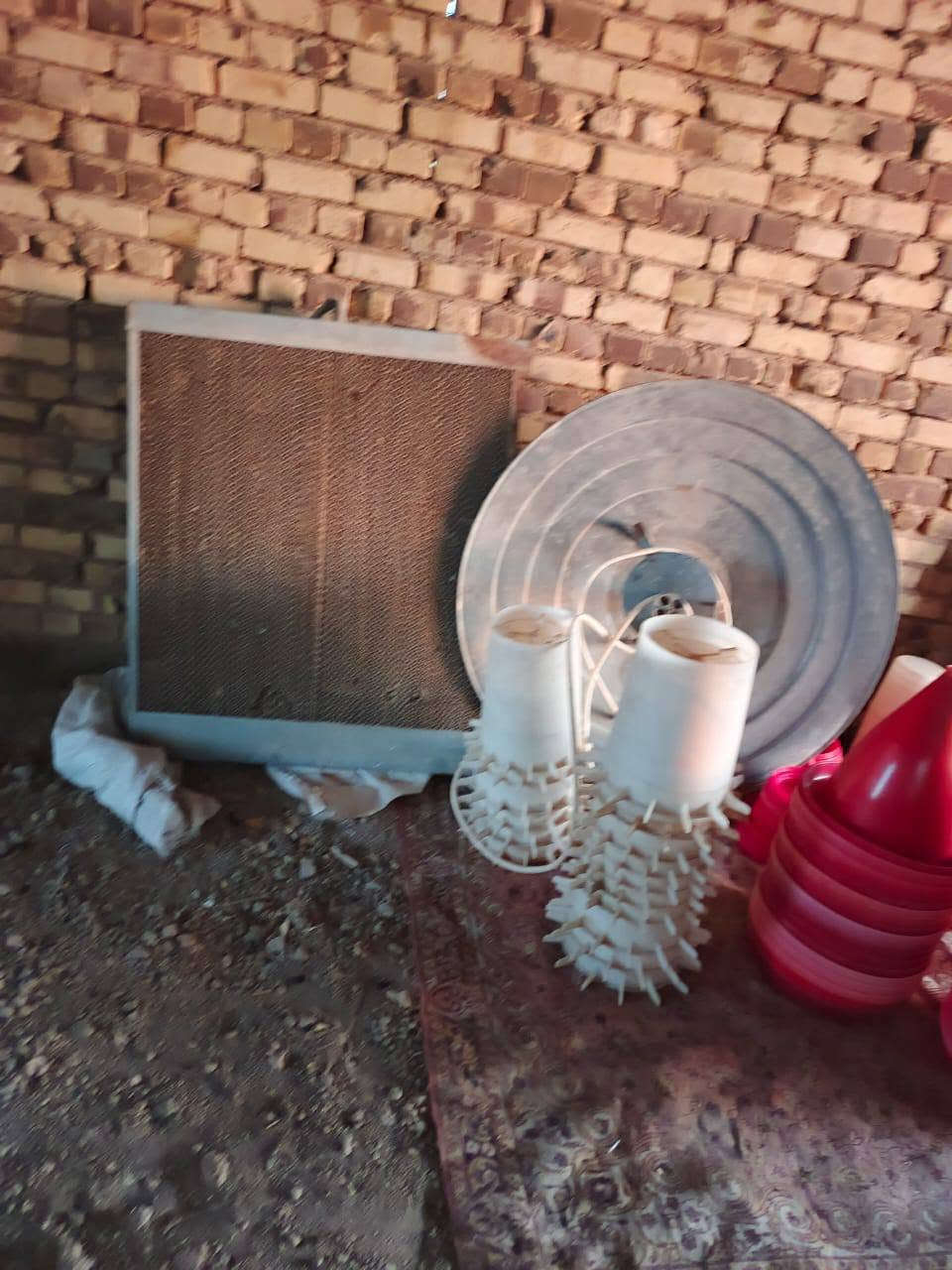 غراض مال حقل للبيع
مفرغات عدد ٤

وشلال تبريد عدد٥

وحاضنات ٢

وباقي الملحقات  مكانهن بابل كفل ***********
