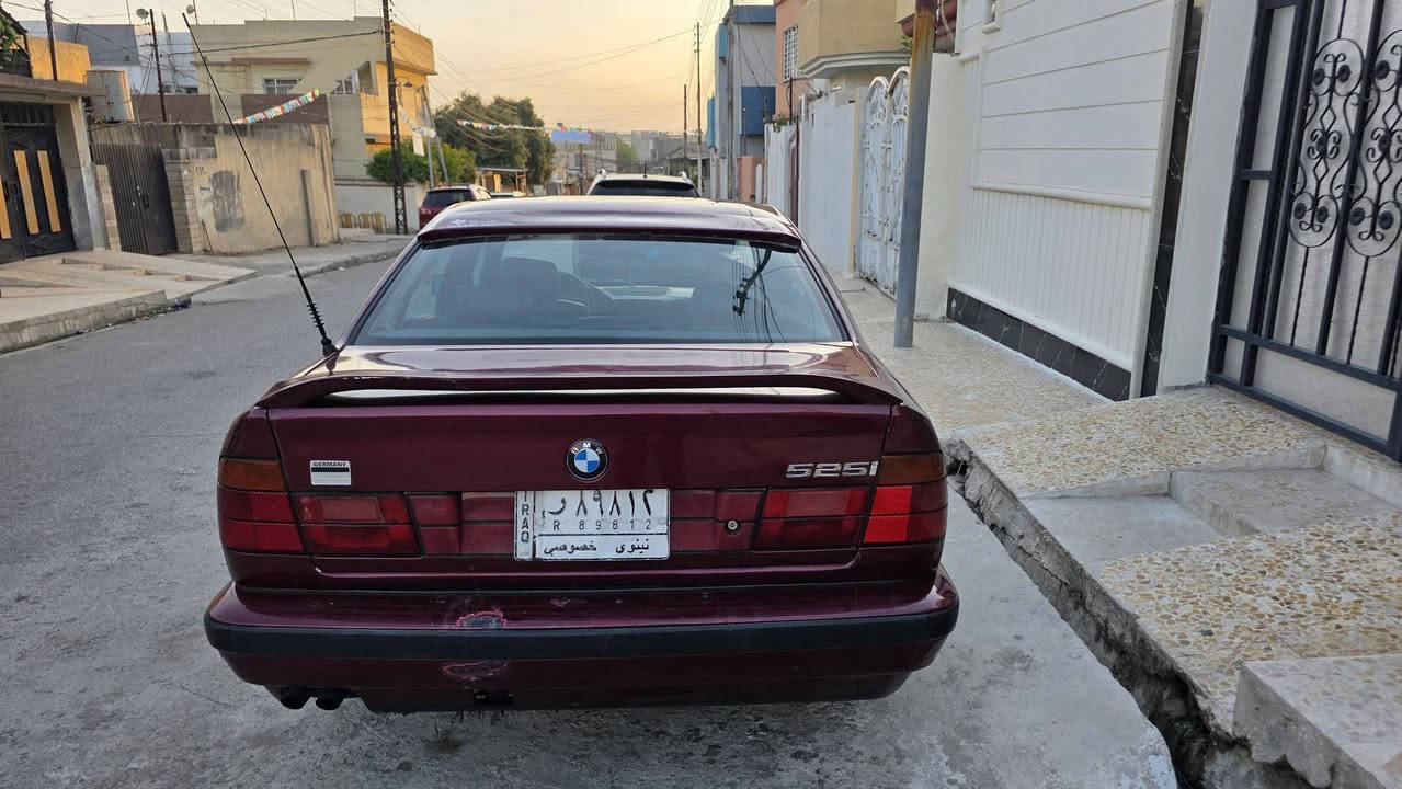 BMW525 1990
كير ومحرك بشرط/ تبريد ثلج بالصيف /كشنات جلد /فتحة سقف /داخل صاج/اربع جامات كهرب
مصبوغة عام للجمالية 
حادثها طخة خفيفة بجاملغ الخلفي
بيع مستعجل 60$ قفل
الاتصال *********** و ***********
