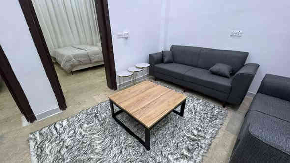 السلام عليكم توجد شقه للإيجار مؤثثه  فول تحتوي على غرفتين نوم وصاله وخدمات العنوان المنصور / الداودي  للاستفسار  أكثر
***********
