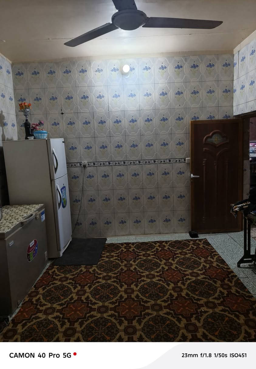 يرهم مراوس دار سكن للبيع العنوان ديوانيه حي العسكري قرب مدرسه الخوارزمي بيت 🏠 مرتب نظيف المساحه 200 متر طابو صرف السعر 110 وبي مجال يرهم مراوس ابدونم من ضمنه بيت 🏠 حسب النتفاق ***********
