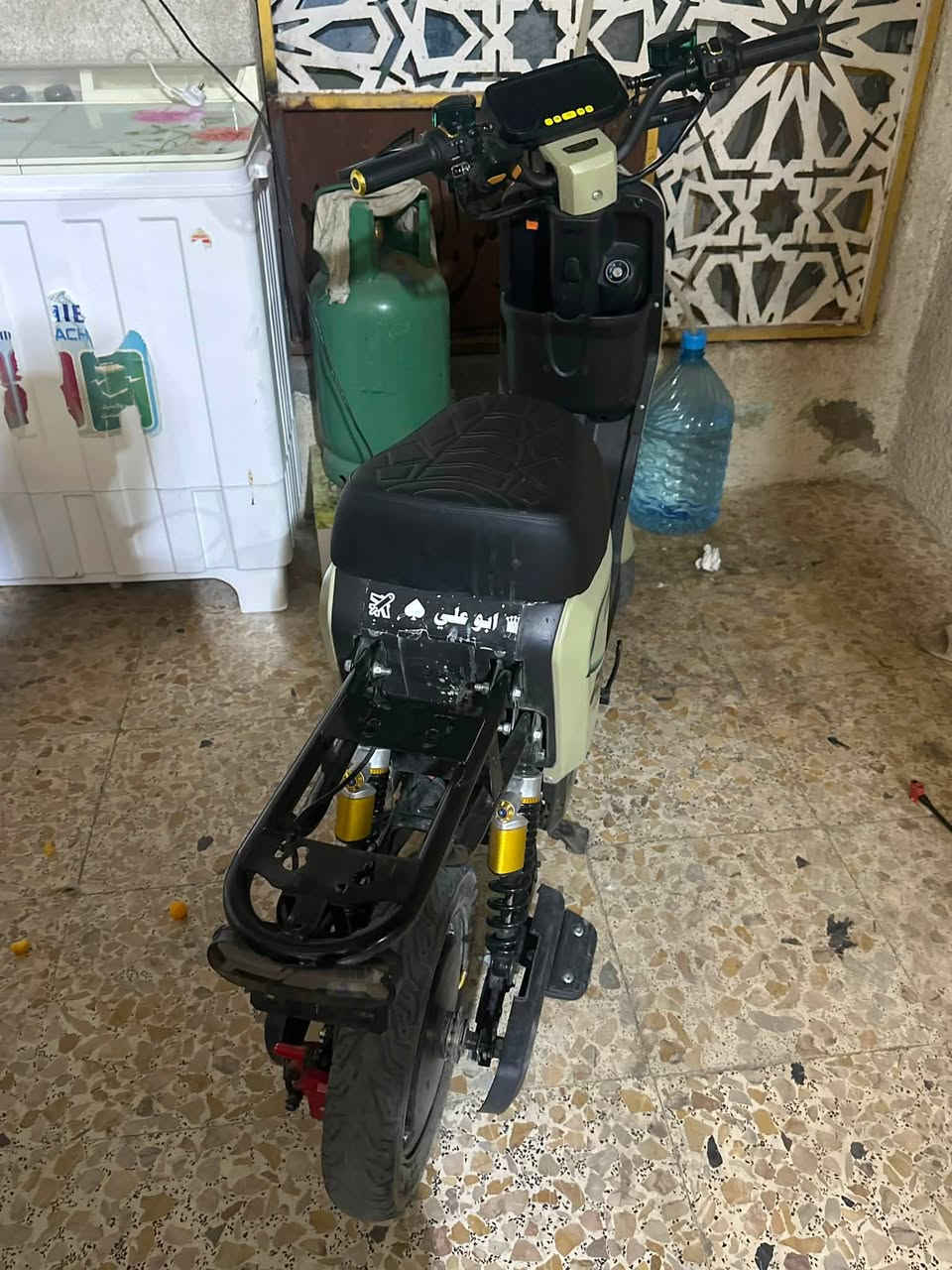 سلام عليكم دراجة شحن r9 صارلي شهر من خذيتها بطاريات 32 أمبير ونلي الدراجه موديل 2026 لون صحراوي


**إذا كنت صاحب هذا الإعلان وتريد حذفه لأي سبب، رجاءا أرسل رسالة إلى الدعم الفني**