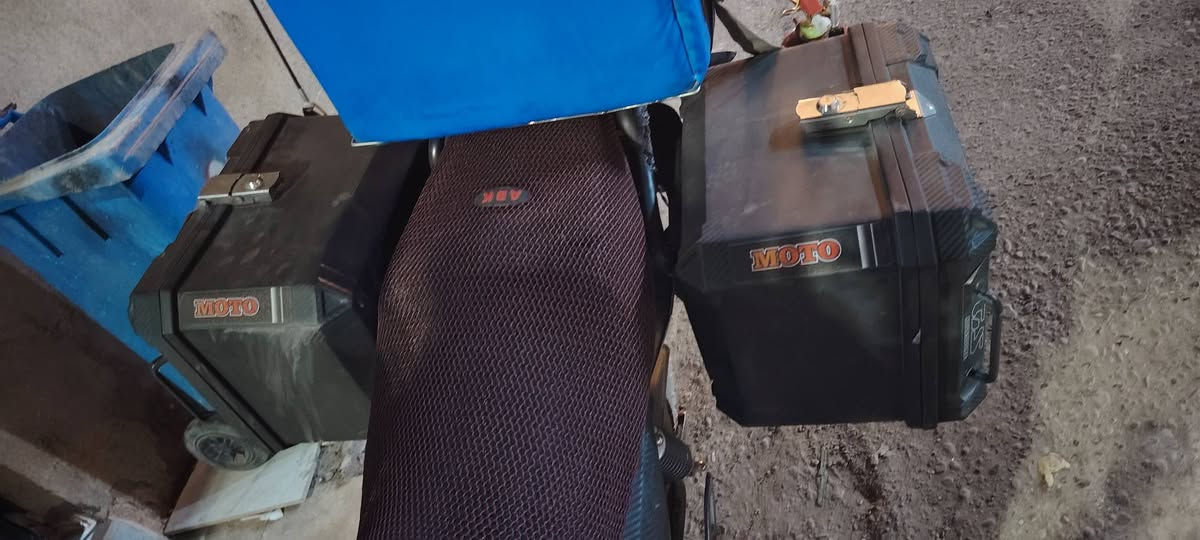 دراجة Keway RK200cc 2024
جاهزة من كلشي اي خلل مابيها ولا اي عطل ترهم للشغل دلفري، استخدام شخصي، جاهزة من كلشي للسفر اذا تسافر بيها دراجة قوية وتتحمل مسافات بعيدة كلش.
دهن يورال المحسن الاصلي معودها عليه
مزودة بهواي شغلات مثلا :
لايتها مبدل مال جارجر اصلي ١٠٠٪
جامة امامية
جامه تزويد
تحوة ظهر 
ستاندات تلفونات ٢
ستاند كامرة اصلي للتصوير
صناديق Gs 2 صفاحيات
قواعد مال جنط اذا تشيل الصناديق موجودات
درع امامي
جنط تانكي ٢
واقيات يدات ٢
لايتات اصليات قويات عالي تزويد 4
شاجنه تلفون أصلية جداحة
طفاية حريق جبيرة ام الكيلو
ستاند كوب
اشاير تزويد
تايرات جدد
الدراجة مرقمه اربيل تحويل ثاني يوم احول الك باسمك
مكاني بغداد المنصور
سعرها 2500000 لان غراضها التزويدات كلش غالية كلهن اصليات بغداد, العراق


**إذا كنت صاحب هذا الإعلان وتريد حذفه لأي سبب، رجاءا أرسل رسالة إلى الدعم الفني**