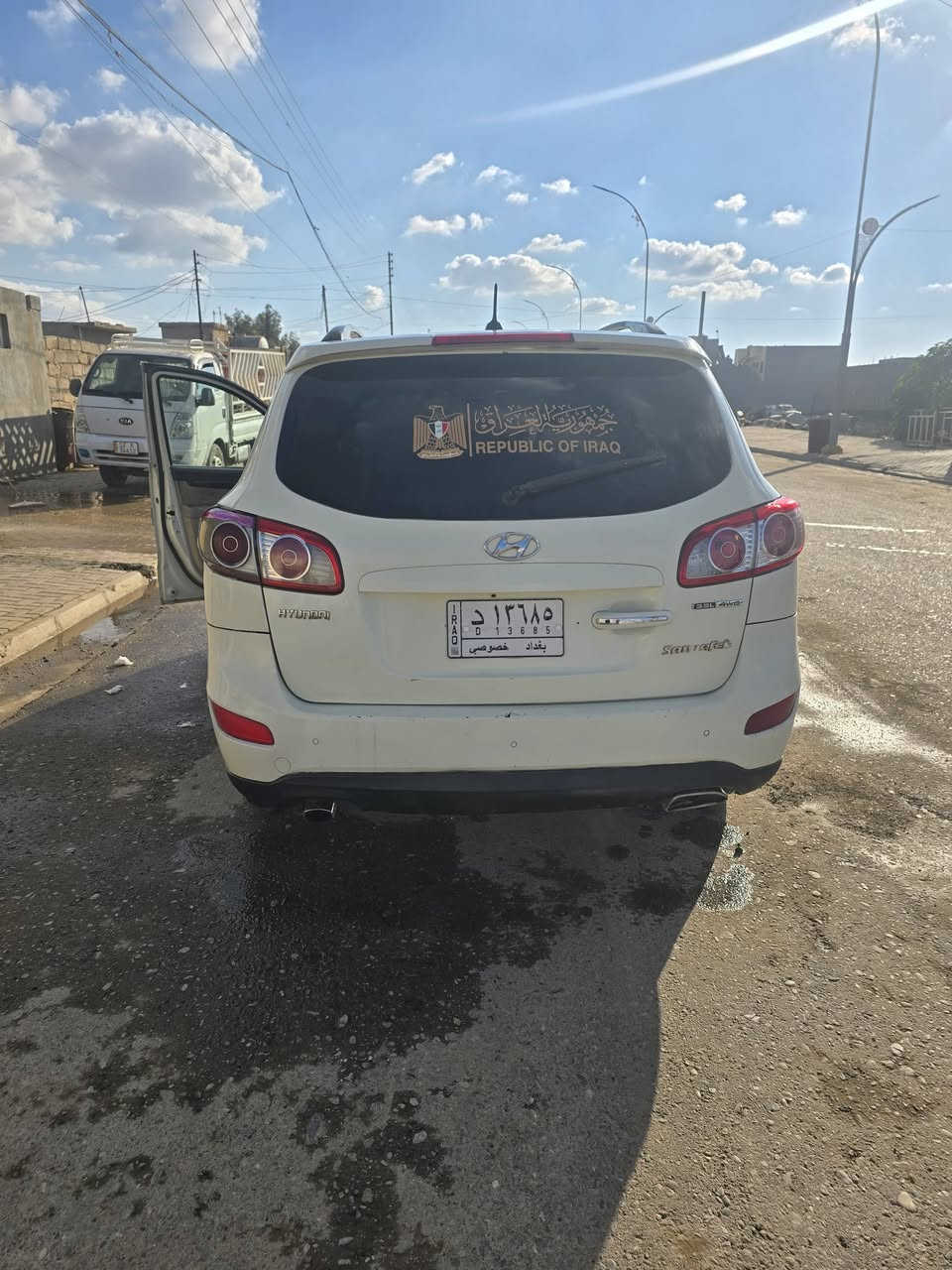 سنتافي 2010 محدثة 2012 بالكامل.
المحرك والكير بحالة ممتازة.
السيارة محرك 6 سلندر، المرغوب 3500.
بصمة تشغيل، فول الفول 1 على 1.
السيارة مصبوغة حزام، وتم تبديل سقفها.
تريد تحويل أو وكالة سنوية حتى عام 2027.
الدشبول شاشة، الكهربائيات كاملة.
بصمة يد وبصمة تشغيل.
البيع مستعجل والله، ولن أعطيها بأقل من سعر قفلها وغير قابل للتفاوض إطلاقًا. ورجاءً بلا إحراج، السعر 100 ورقة.
 ناسبك السعر اتصل، وإذا لم يناسبك فلا تحرجني.
***********
