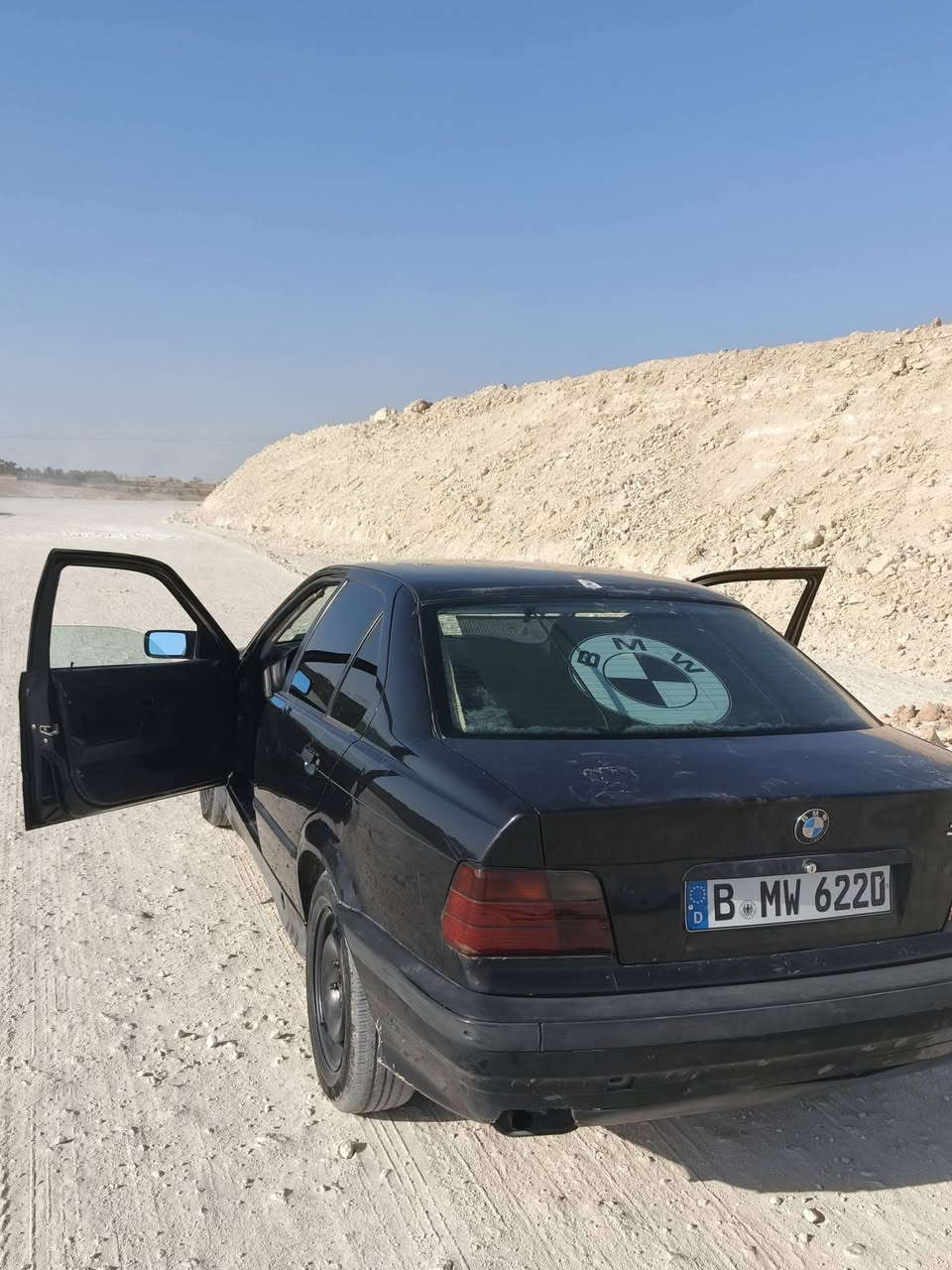 للبيع بيئم 1996 حجم 316كير محرك فول صدر جديد كير عادي العنوان حديثة السعر 15 وبيهه مجال يرهم مراوس سياره او موطور وفرق ملاحضه سياره حديده بدون ارقام ***********
