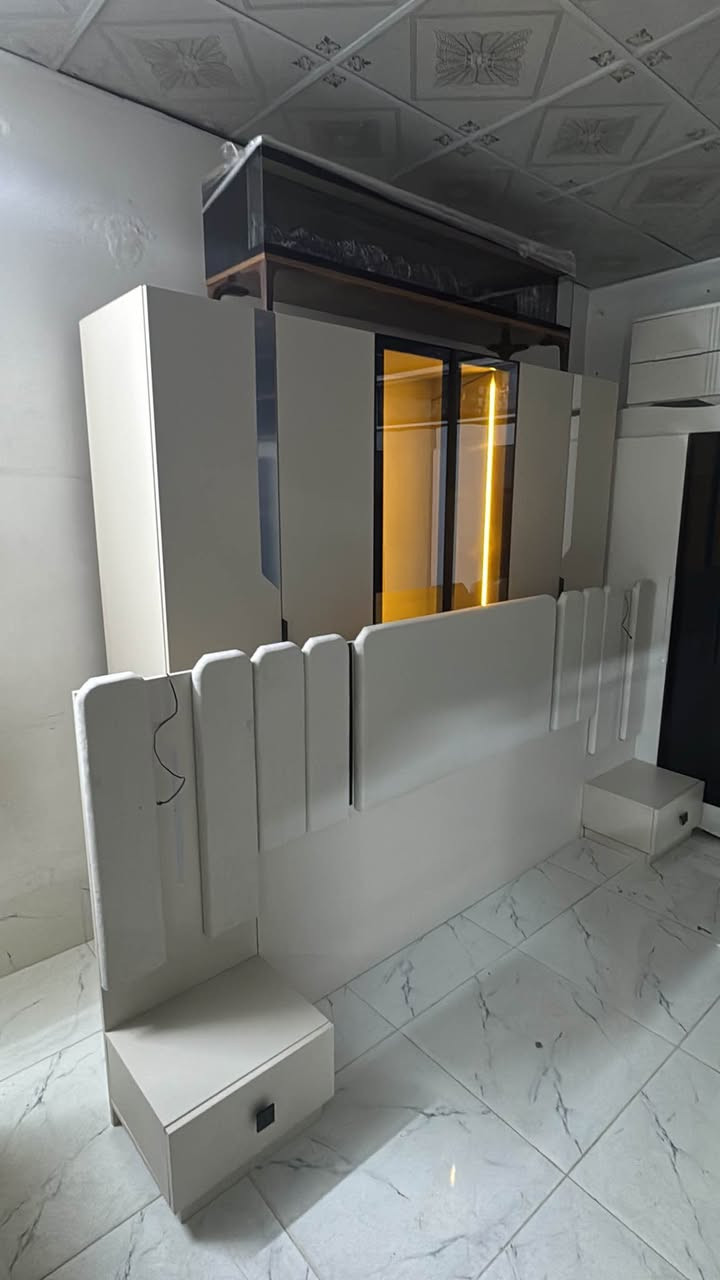 سلام عليكم الى زباىنا الكرام وصول غرف نوم ٥ قطع و ٨ قطع و ١٠ قطع جميع موديلت مختلف و جميع الوان
مع تخفيض السعاره عرض اسعاره تفليش اسعاره 
ايضا مع شد ونقل مجاني داخل كركوك
رقم موبايل ***********
عنوان سيدين حي النصر مقابيل مركز عروبه معرض حمدي اللاثاث كركوك, العراق
