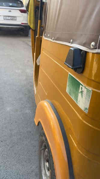 سلام عليكم تكتك لبيع موديل 2020 رقم وسنويه بسمي محرك مفتوح لكشر كفاله عنوان بغداد طوبجي واتساب وتصال ***********
