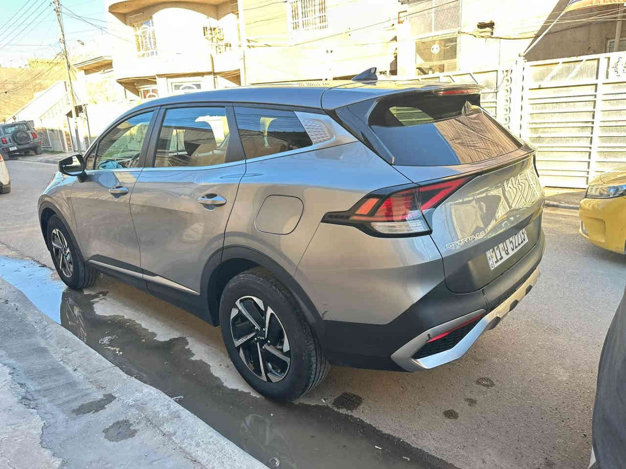 السلام عليكم
كيا سبورتج موديل 2023 هايبرد 
مواصفات عاديه نص فول
وارد امريكي حادثها فتح الجاملغ الايمن فقط
ارباك سليم سياره جاهزه مابيه نقص
السعر 196 ورقه للاتصال ***********
مكاني بغداد الغزاليه
