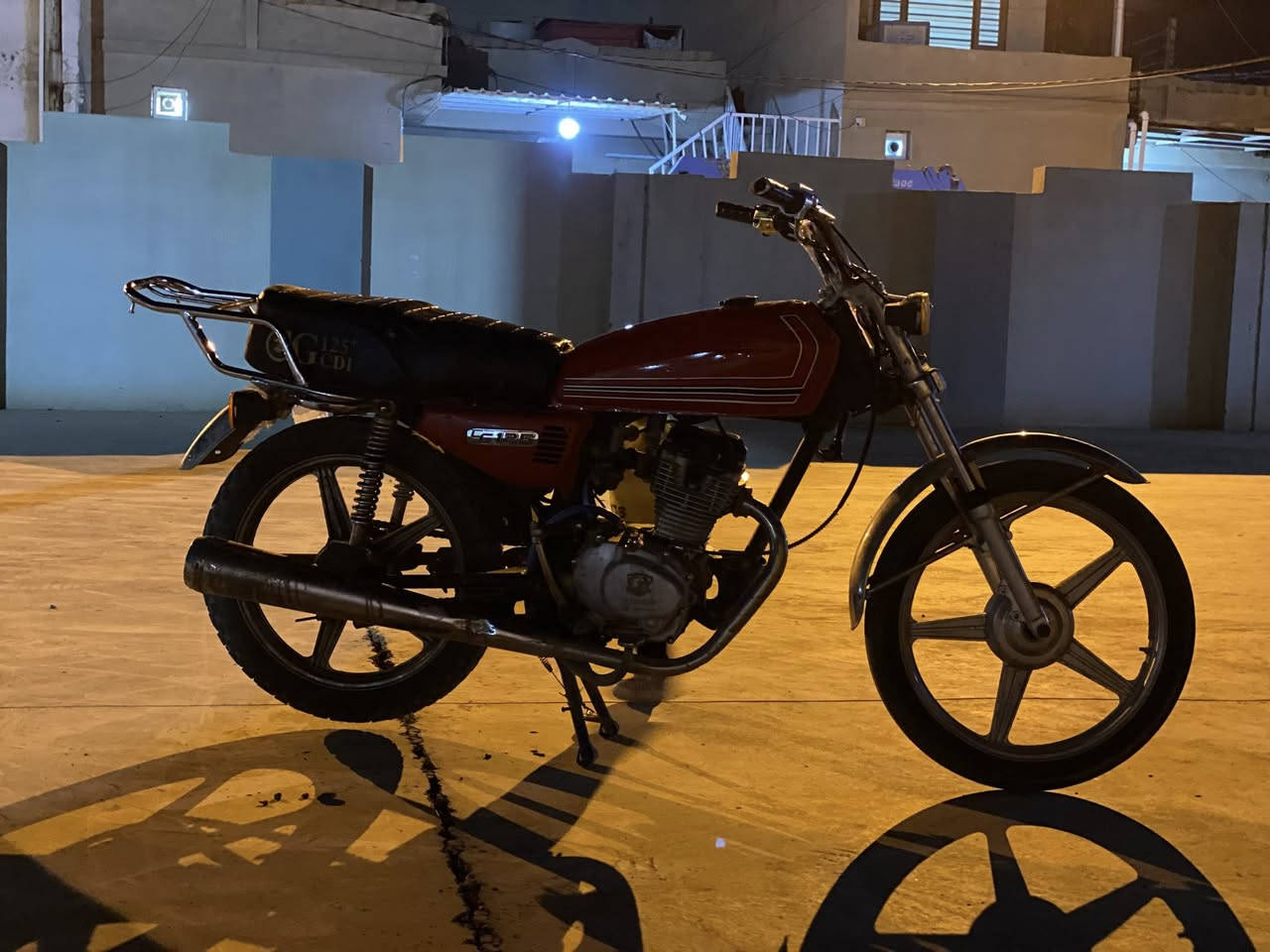 دراجه للبيع كما موضح بالصوره لتفاصيل اكثر اتصل ‭0772 601 3123‬
