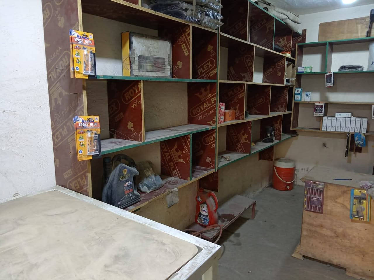 محل للبيع سر قفليه في الحي الصناعي مقابيل شارع النفط قرب سيد طالب ابو الميزانيه للتواصل
*********** بغداد, العراق
