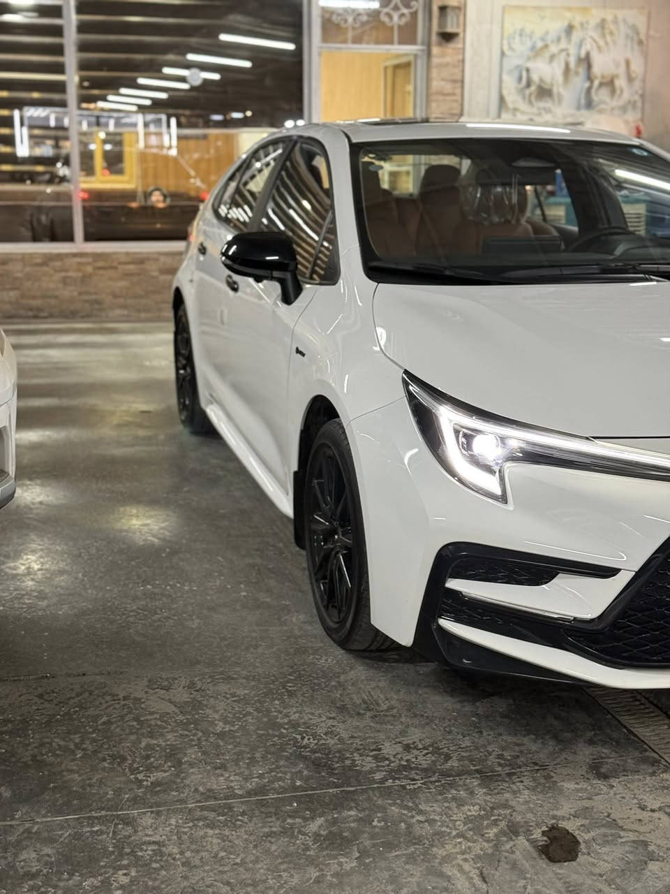 رمضان كريم
تويوتا كورلا 2025 هايبرد S  فئه ( بلاك ادشن )
كامرات محيطيه 
ماشيه الف كيلو فقط ومكفوله كفاله عامه من كلشي 
سلايد روف 
محرك 1800
داخل جلد قرميدي اصلي 
4 كامرات محيطيه 
ويل كب كروم حجم 17 انج 
جنح خلفي
لايت زينون عدسه 
رادارات اماميه وجانبيه 
السياره كفاله عامه 
الاتصال ***********
بغداد / الوزيريه
