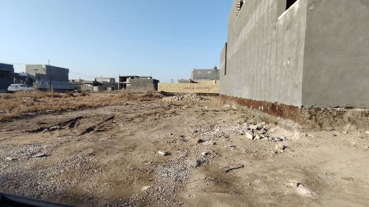 السلام عليكم قطعه 150 بل فيحانيه قرب مدرسه صينيه زراعي ب35 وبيه مجال ***********
