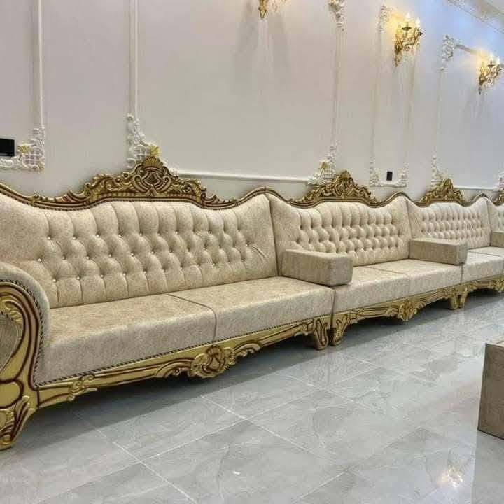 ديوان ابو تاج حسب طلب زبون اشتغله  تفاصيل العمل الخشب بلوك 16 ملم.  جام روسي 10 سم.  سفنج اكستره طبي. مع بولستر  قماش خاولي او حسب طلب توج صبغ حراري درجه اولى.  ضمان 5 حقيقي بل كرسته والعمل. تفاصيل أكثر مراسله الخاص او اتصال *********** متوفر واتساب
