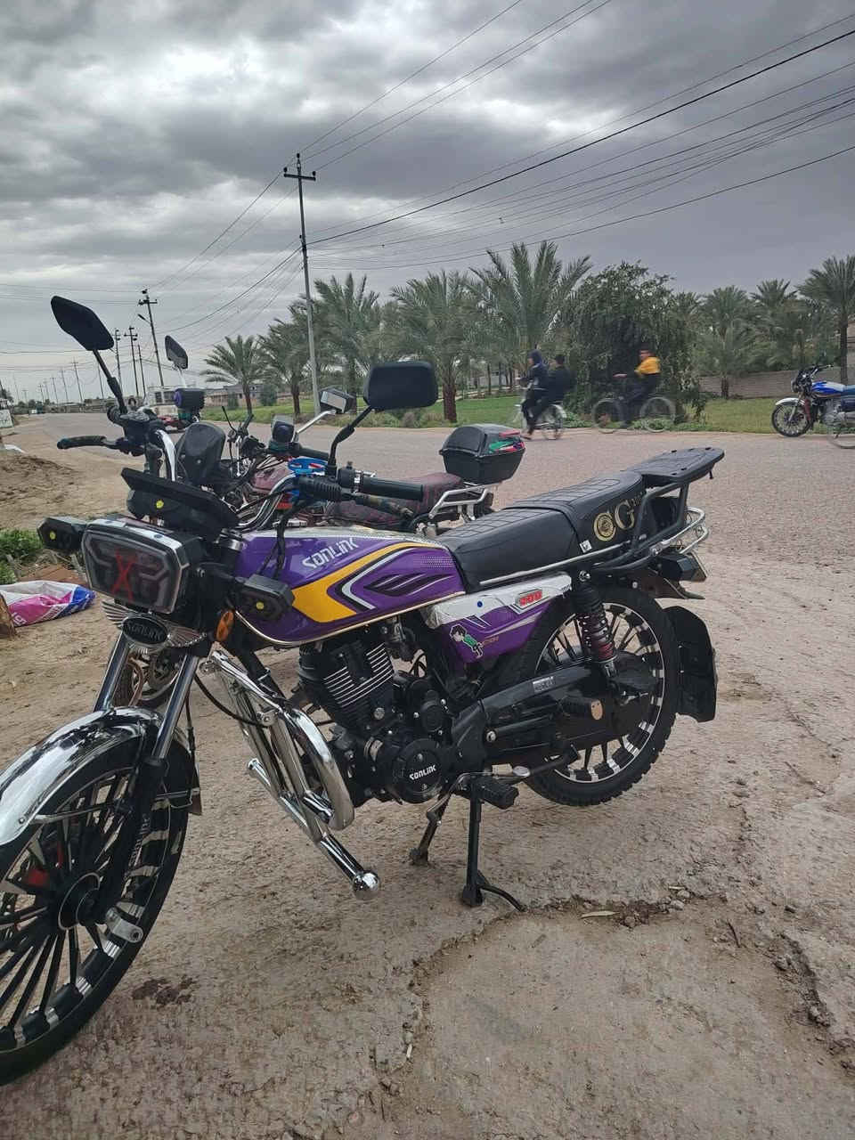 السلام عليكم دراجه موديل 25 ماممدود عليه سبانه فول مرتبه مكفوله محرك وكير مثل ما واظحه ب صوره
 السعر 825 وبيه مجال 
المكان الصقلاويه 
رقم صاحب الدراجه ***********
