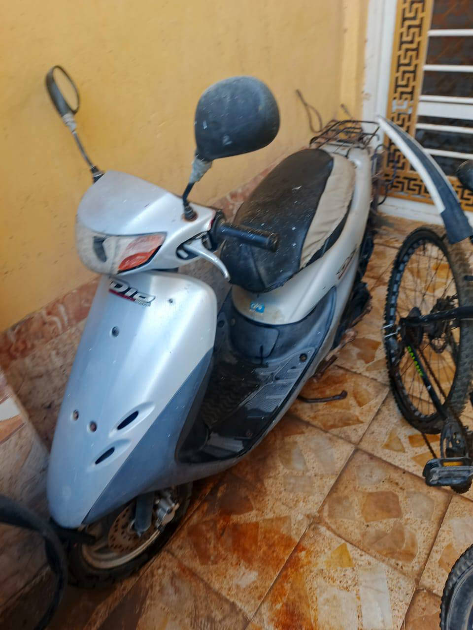 السلام عليكم دراجه كوم حديد  السعر 200 ألف أو بيه مجال للطيبين


**إذا كنت صاحب هذا الإعلان وتريد حذفه لأي سبب، رجاءا أرسل رسالة إلى الدعم الفني**