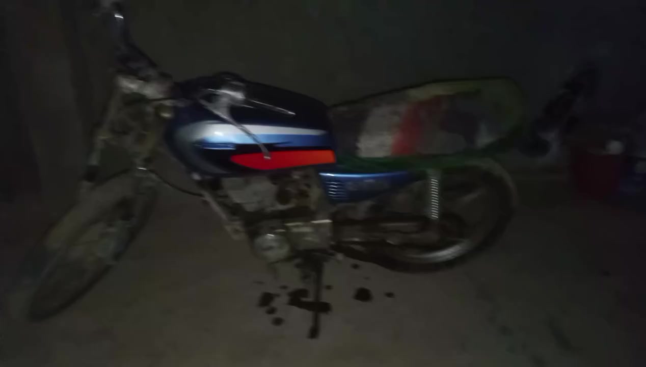 السلام عليكم دراجه لبيع كلك مكفوله من للسرقه الدراجه خير من الله بس اذب دهن تصليحهه بلزايد 20 تانكي جديد دبلات شغلات بس عوزهه ترتيبات بسيطه هاذه رقم الواتساب سعرهه 175 وبيهه مجال ***********
