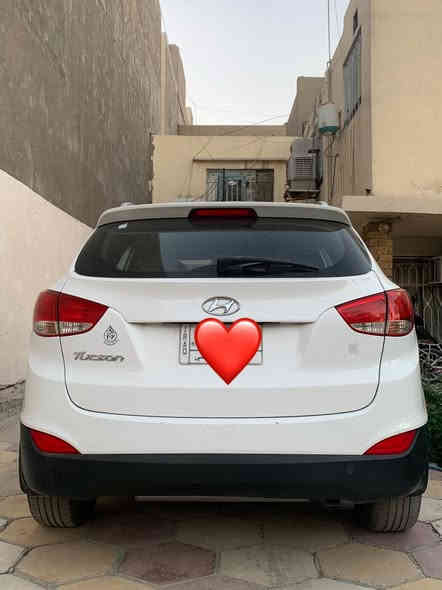 السلام عليكم من رخصت الادمن عندي توكسان 2015 للبيع السياره خليجيه بدون قطره صبغ السياره مال بيت والسياره فول عدا البصمه ماشيه 71000 كيلو فقط السعر المطلوب 15500$ وبيها مجال بسيط السياره بغداد وبسمي وعلمن السياره كلها ع وظع الشركه العنوان بس بغداد حي البنوك وهذا رقمي *********** امير ما متواجد ع الفيس يرجى الاتصال
