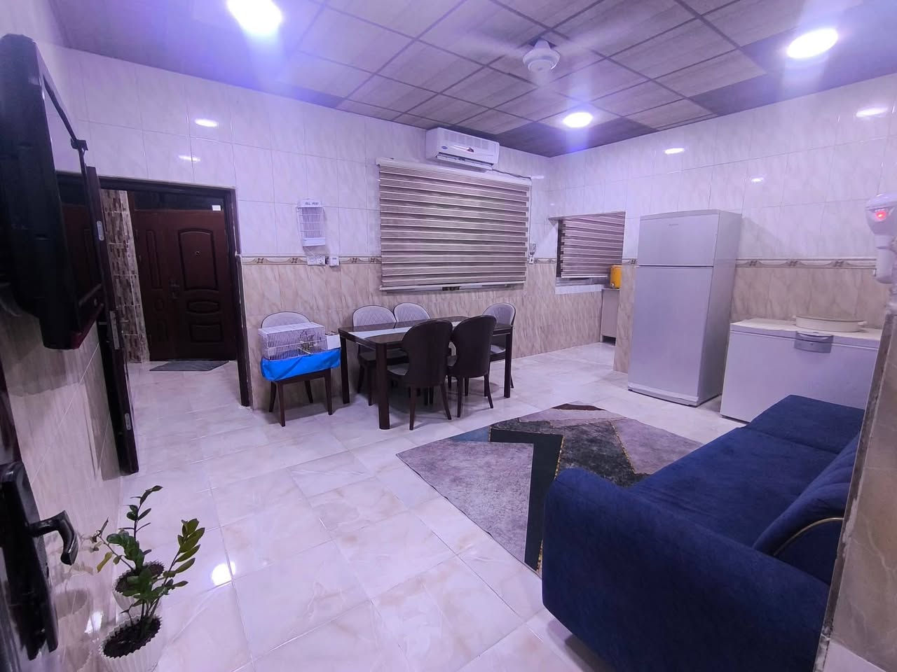 ♥️ سلام عليكم ورحمة الله ♥️
بيت للبيع منطقة سبعه نيسان راپرين مساحته 270 متر 
يتكون من المطبخ حار و بارد 
واستقبال 
صاله داخليه
غرفتين نوم
ترك اثنين 
صحيات خارجي والداخلي 
والبيتونه 
السعر والاستفسار اتصل على رقم ***********
