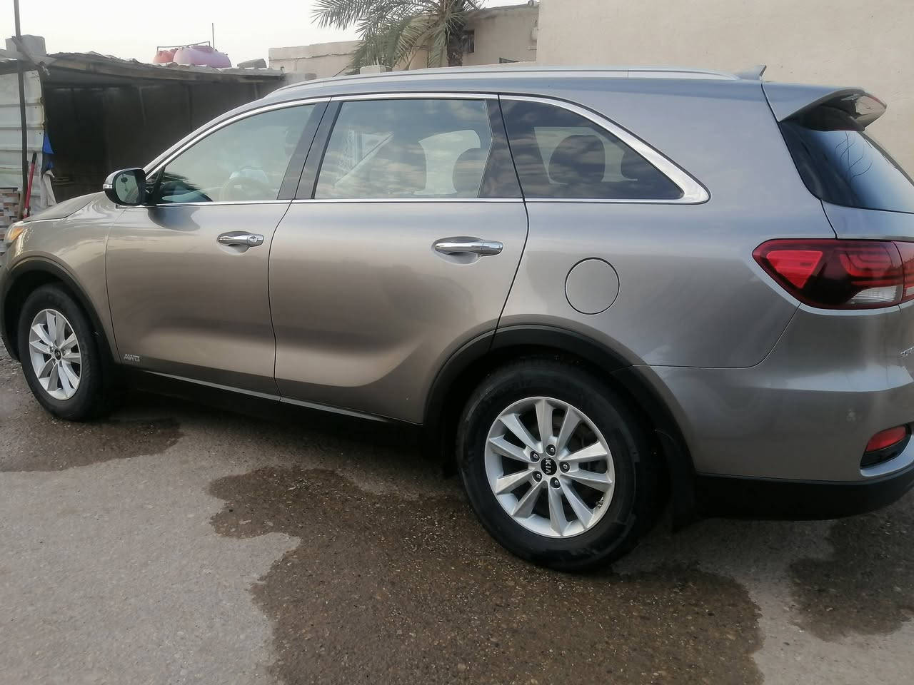 سورنتو 2019 وارد امريكي محرك جي دي اي 2400 أربعة سلندر دفع رباعي مواصفات LE ماشية 123m بسمي رقم ذي قار انكليزي السيارة بسوك الشيخ ضربته قطعة وحدة بس البنيد نفسيتة معمر بدون دواخل اطلاقا معروضة 190 بية مجال السيارة علئ ايد وحدة ومدارية الله شاهد جاهزة للاخير ناذب علية ربع ***********
