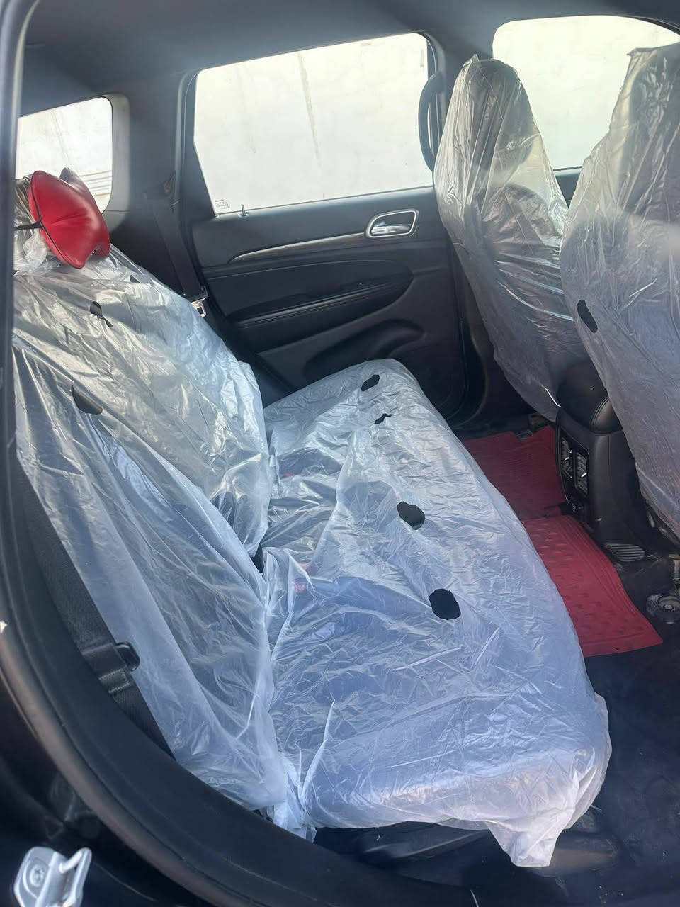 السلام عليكم ورحمة الله 🙏
تحية طيبة الى اخواني الاعزاء في الكروب جميعاً ❤
جيب 2018 امريكي حادثها بارد بالجاملغ الخلفي فقط بأمريكا 
بالعراق صار بيها حادث بابين عليها كت Rt 
السيارة جاهزة رقم بغداد ماشيه 119  فول ماعده الفتحه  
السعر 210 وبيها مجال 
للأستفسار ***********
