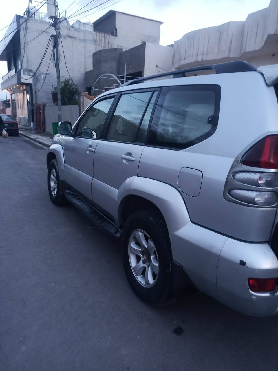 برادو 2008 لون سلفر بدون اي تكحيل السياره مكفوله كفاله عامه  مابيه اي نقص تخم تايرات جديده سنوية جديدة رقم دولي محرك 4000 v6 دبل اكسل دبل تانكي
سيارة ماشية 300 الف حقیقی  كير محرك على وضع شركه شرط
رقم السياره دهوك سعر 180 ومجال 
مكان سيارةدهوك الاتصال على ارقام الآتية كورك *********** 
 ***********
