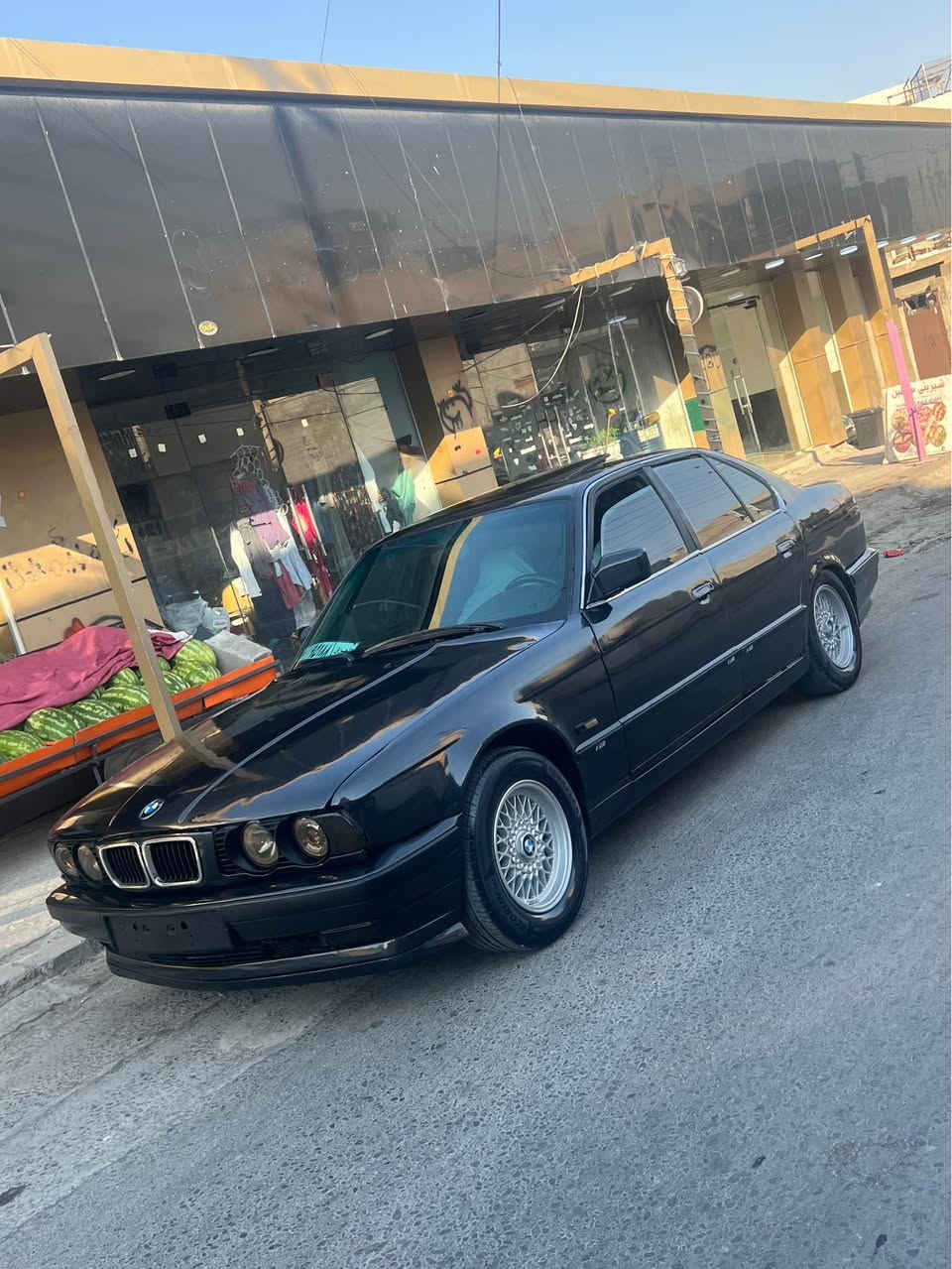 بەناوی خوای گەورە فرۆشتن Bmw ئارم پلاستیک هەولێر 
مۆدێل1991 ئارم و ئەوەلیاتی بەشەرتی سەت سال
هەمو کوردستانی پی بگەرێ بێمنەت
سعری ٣٨ گلا و معامەلە 
دەعمو لیدراوی نیە قرجیشی نیە پشتو پیشی کەپسە 
گێرو مەکینە بەشەرت زۆر زۆر بەقۆتە لەقوتی بیزارە 
موس و براوەی نیە بەشەرت خایسو رزیوی نیە سەیارەکە 
نوێ ماوەتەوە بەس ماشاالله ی دەوێت 
کارەبای بەشەرت کامل هەمو گیانی 
تایەو ویلی حەسیری نوێم بۆ بەستاوە 
تەقەو رەقەی تیا نیە یەک جرکەو گەلایەک ببرە
مواسەفات:
سلایت کارەبا
٤ جام کارەبا 
لایت ئەلقە 
لایت زینون 
تەبریت ساردو گەرم 
ساردەکەی بەس کومپلیسەری جامە بەشەرت 
نوقسانی دیناریکم تیا نەهیشتوە بە شەرت دەی فروشم 
موشتەری پەیوەندی بەم ژمارەیەوە بکە:
***********
واتس ئەپو ڤایبەر کاراوەیە 
شوێن کۆیە كويسينجاك, أربيل
