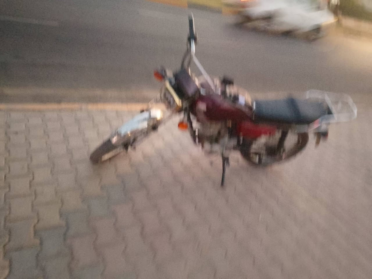 سلام عليكم سيفان 5 كير مكينة زينة فول شرط شلعاة فول و معدل فول كابريتر جديد زنجبيل ورولات جديد كهربائيات شغالة نقص جوزة سويج فقط سعر 300/ وبيها مجال مكان بغداد شارع فلسطين ***********//
