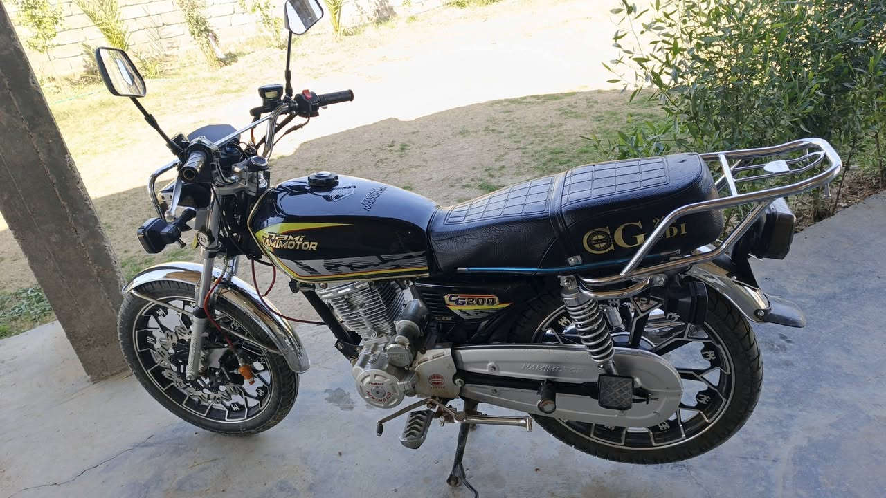 سلام عليكم دراجه أيراني موديل 2025 بيه اوراق أصولي محرك 200
شلعه معدل فولل دراجه مناقصه برقي.سعر 700 بيه مجال حك الجيه ***********
