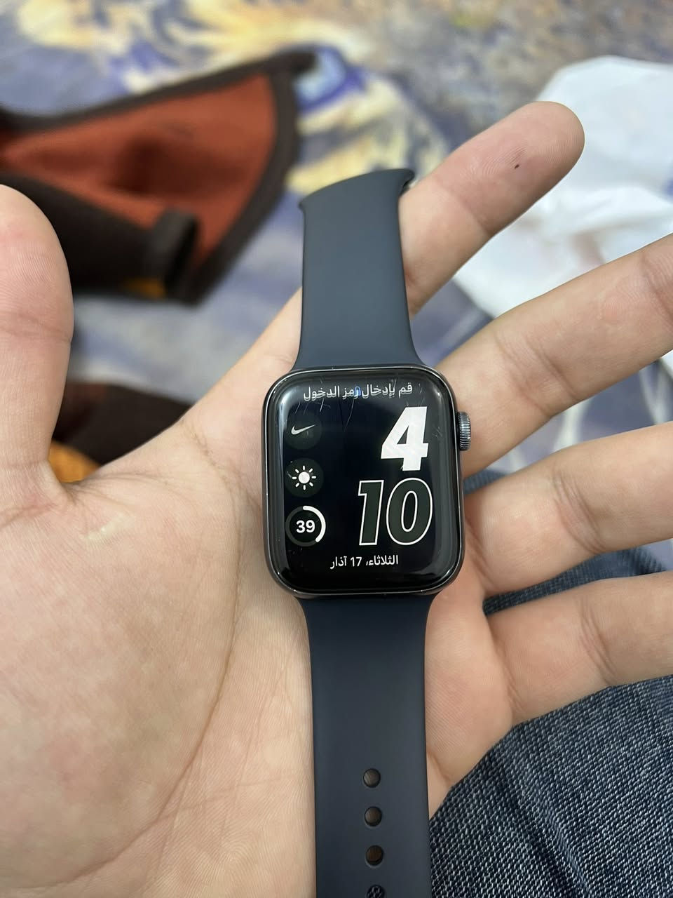 السلام عليكم للبيع ساعة ابل واج الجيل السادس نضيفة الساعه مكاني بغداد الكرخ للاتصال على الرقم ***********
