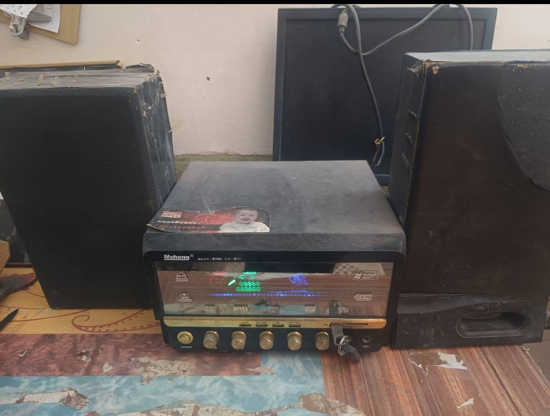 غراض تلفزيون ومسجل للبيع شغالات
اثنينهن السعر 45


**إذا كنت صاحب هذا الإعلان وتريد حذفه لأي سبب، رجاءا أرسل رسالة إلى الدعم الفني**