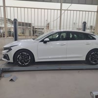 شباب للبيع K5 2024  خليجي مكفولة  من كلشي ماشية 34  الف كيلووو السياره...