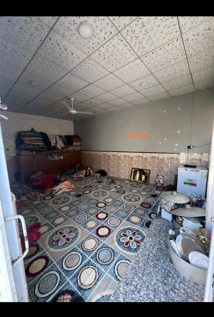 السلام عليكم بيت بل براكيه شارع مطار القديم مقابل محطت شارقه لجوه بيت مساحه 210 متر يحتوي علئ غرفتين صاله مطبخ استقبال صحيات داخلي وخارجي بيت مسجل بل ماء وبل بلديه مرقم للستفسار وسعر اتصل علئ رقم ***********
