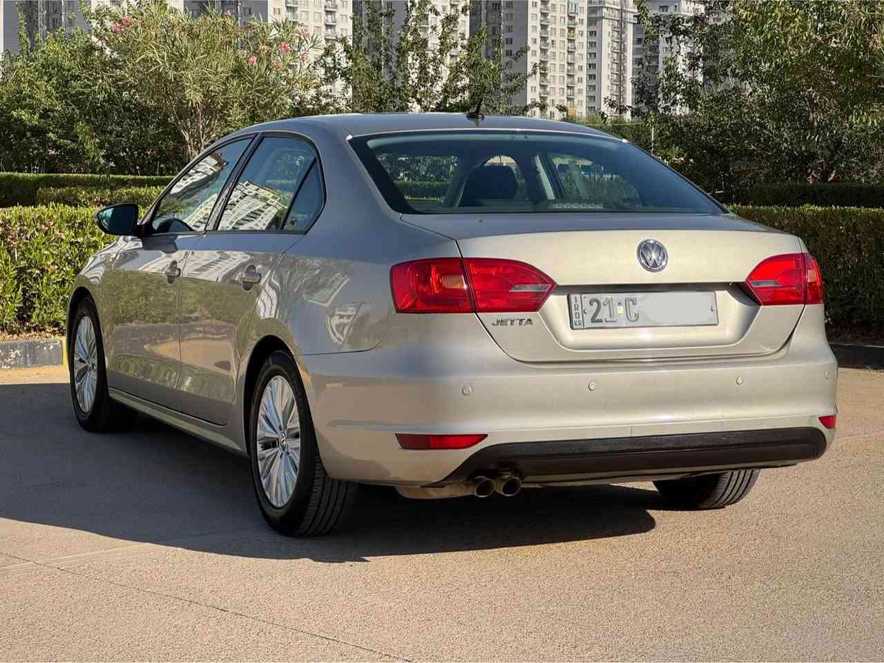 ‎کوردی / عربی 

‎بسم الله الرحمن الرحيم
Jetta 2015 خلیجی بێ بۆیاخ  

ماشەڵا سەیارەیەکی بە تەحەمول و کەممەسرەف
خۆم لە دەستی یەکەمم کڕیوەتەوە زۆر تازە ماوەتەوە
سەنەویو ڕەقەم تازەیە تا ٤ /٢٠٢٨ بە ناوی خۆمەوەیە 
مەکینە ٤ پستۆن ٢.٠ بێ تۆڕبۆ ٦ گێڕ مەرغوب بەشەرت
کامل سێرڤس ڕۆن و هایدرۆلیک و مەصفی بانزین 
 تایەو ویلی مۆدێل ٢٠٢١ ی بۆ بەستراوە 
١٧٧ هەزار کیلۆ مەتر ڕۆیشتوە 

نرخ 💵(( 122 )) 💵گەڵا و معامەلە 

مواسەفات خلیجی ناسراوە 
شاشە ئایپاد ی بۆ بەستراوە و حاسە و کامێرەیە 
گێڕی ئۆتۆماتیک و عادی و سپۆرت و تحدید سرعە
جامەکانی ئۆتۆیە بە سویچ دەکرێتەوەو دا دەخرێ
تەبریدێکی زۆر ساردی هەیە و تەبرید مەرکەزیە ❄️
گاعی و کەتەلۆک و سپێر و جەگی شەریکەی تیا ماوە
زۆر مواسەفاتی تر …

سەیارەکە بێ بۆیاخە دەعامیش بۆیاخ نیە  ٣ پەڵە PDR ی هەیە و زۆر بە جوانی چاککراوە پێوەی دیار نیە 

ڤیدیۆی کاملی سەیارەکەم لایە کڕیار داوا بکات ✅

📍شوێن : سلێمانی 

***********☎️
ڤایبەر و واتصئاپی لەسەرە 

———————————————
جيتا موديل ٢٠١٥ خليجي بدون صبغ

ماشاءالله سيارة عمليه و قوية و الاقتصادية جدا 
شتريت من ايد واحد و باقي جديد جدا
سنوي و رقم جديد حتى ٤/٢٠٢٨ و باسمي 
محرك ٤ سلندر ٢.٠ تنفس طبيعي و ٦ گير مرغوب 
سويت كامل سيرفس زيت محرك و هايدروليك ✅
و مصفی بنزین جدیدو تاير و ويل جديد مال ٢٠٢١ 
ماشي ١٧٧ الف كيلومتر 

سعر💵 (( ١٢٢ )) 💵ورقة و بيها مجال 

مواصفات خليجي معروفة
شاشة ايباد و كاميرا و حساس و تحديد سرعة 
گير أوتوماتيك و عادي و سبورت قوي جدا
جامات اوتو و يفتح و يصعد عن سويج 
تبريد بارد جدا و تبريد مركزي ❄️❄️
گاعيات و كتلوك و جك و سبير شركة موجود
بعد هواي مواصفات…

سيارة بدون صبغ  حتى دعاميات بشرط
بيها ٣ مكان تعديل PDR و مامبين 

عندي فيديو كامل سيارة شراي آطلب و تدلل ✅

📍مكان: سليمانية 

***********☎️
فايبر و واتساب موجود السليمانية, العراق
