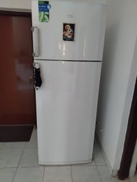 ثلاجة • للبيع