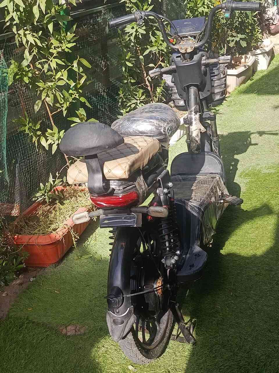 سلام عليكم دراجه شحن للبيع حجم 20 دراجه نظيفة 5بطاريات شاشه وبلوتوث 4سرع نقص الدراجه بطاريات فقط السعر 150 رقم ***********
