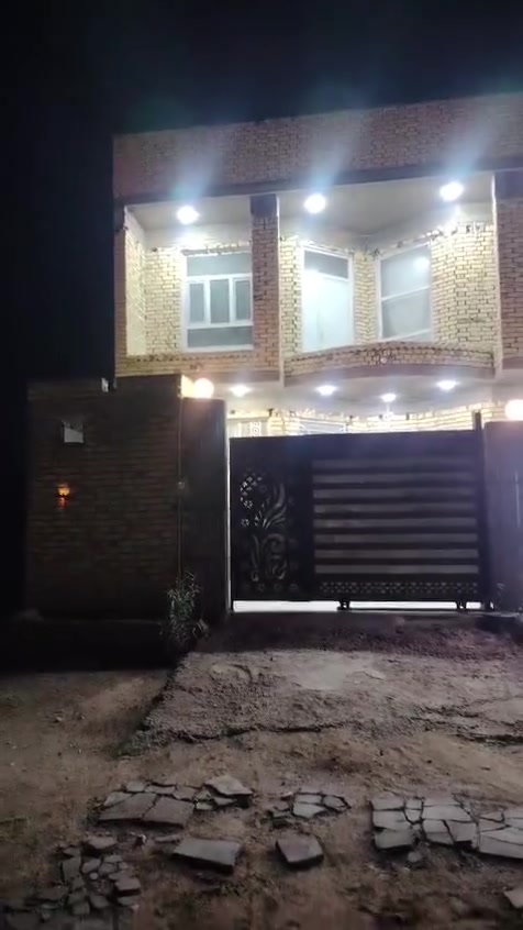 بيت زراعي  بيه وصل تمليك 
المساحه 200متر
الواجه 12*17
الطابق الارضي غرفتين صاله صحيات  عدد 2 داخليه عدد1خارجبه  مطبخ ديوانيه .
الطابق الاول صاله +صحيات - 4 غرف.
مربوط بمجاري الصرف الصحي
العنوان .الاسكان الصناعي  مقابل مجمع نور الناظر السكني ومجمع  محافظة ذي قار .
الهاتف /***********
