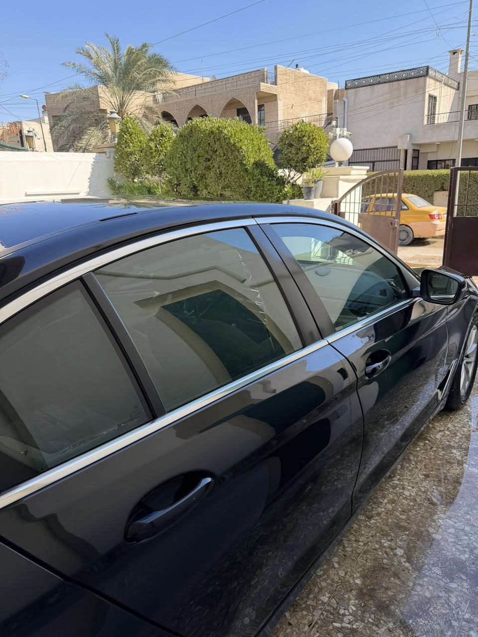 BMW 520i 2020 خليجي وكاله
استلام شركه العروش سيرفر كامل با شركه
فول مواصفات داخل ابيض وفتحه وكراسي كهرباء ومومري وبردات وتدفئة واستيرن كهرباء 
ماشيه 64 الف السياره جديده كلش
كفاله عامه من صبغ بارد وتبديل 
رقمها بغداد وباسمي عنواني المنصور
*********** 
سعر 27 الف وبيها مجال وماكو خليجي بهل سعر مكفول
